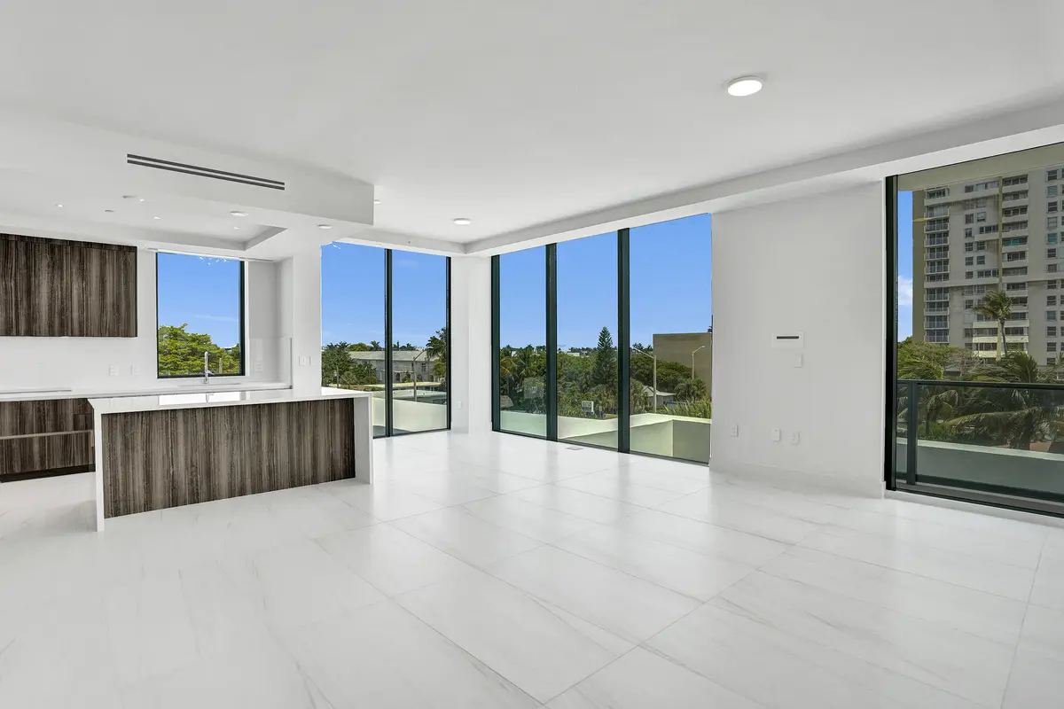 DSC01036 at 305 Briny Avenue 306, Pompano Beach