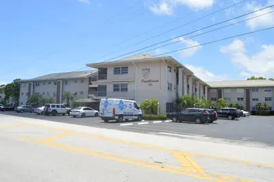 745 SE 19th Avenue 114, Deerfield Beach – Condominium for sale