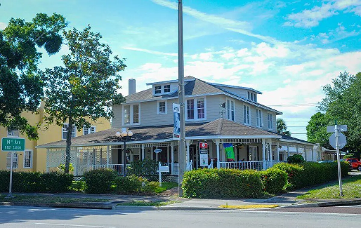 c7bc95ad78d74da0b18749c20f2a29fa_1200x80 at 1443 19th Place, Vero Beach