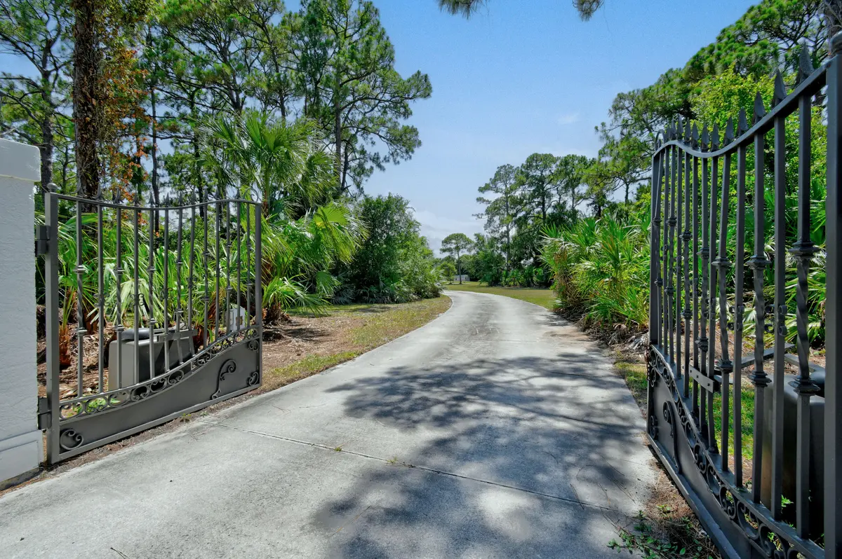 425NFFARd(3) at 425 N Ffa Road, Fort Pierce