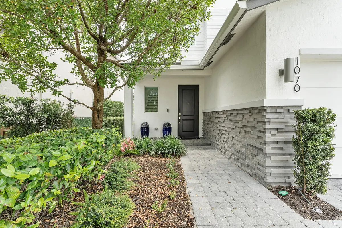 Entrance at 1070 Veleiros Boulevard, Deerfield Beach