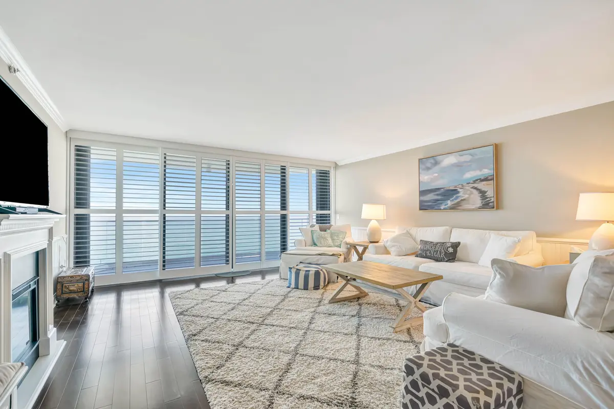 Living at 100 S Beach Road 903, Jupiter