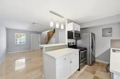 905 NE 28th Street 206, Wilton Manors – sold
