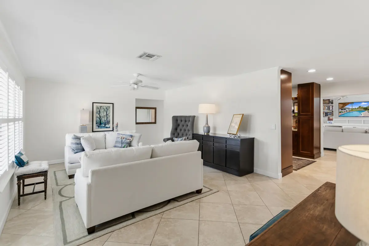 585A2307 at 1420 NE 42nd Court, Oakland Park