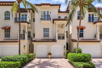 26 Marina Gardens Drive, Palm Beach Gardens – Townhouse for sale
