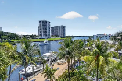 1036 Us Highway 1 324, North Palm Beach – sold