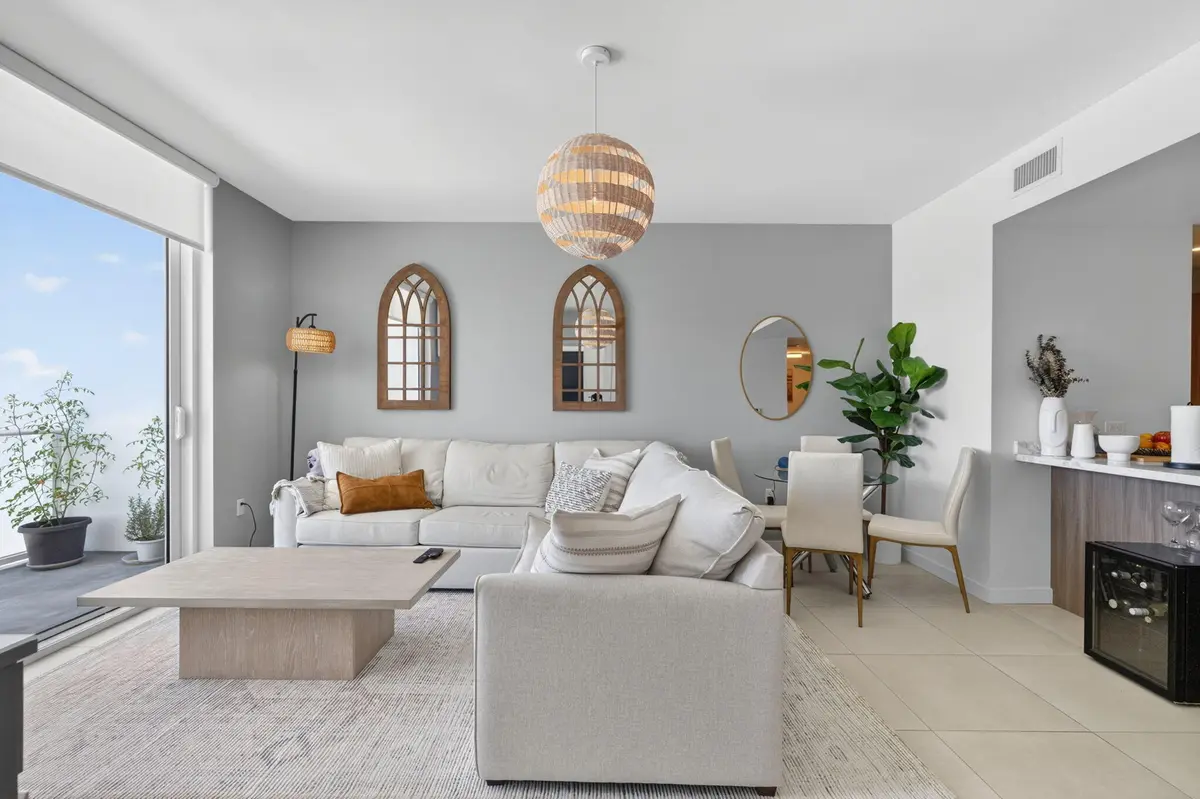 10-web-or-mls-8I8A3729 at 401 N Birch Road 714, Fort Lauderdale