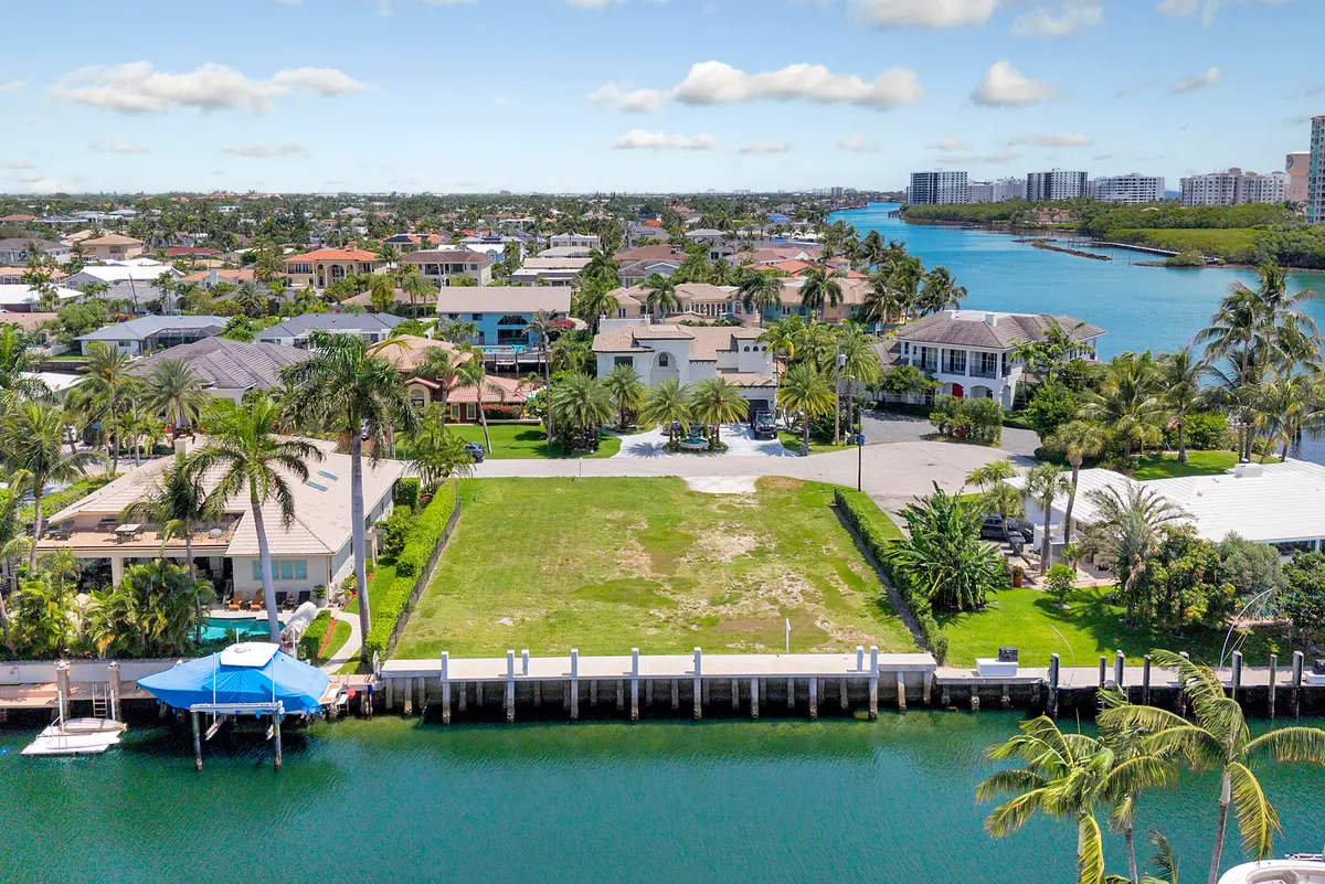 Wide lot at 876 Forsyth Street, Boca Raton