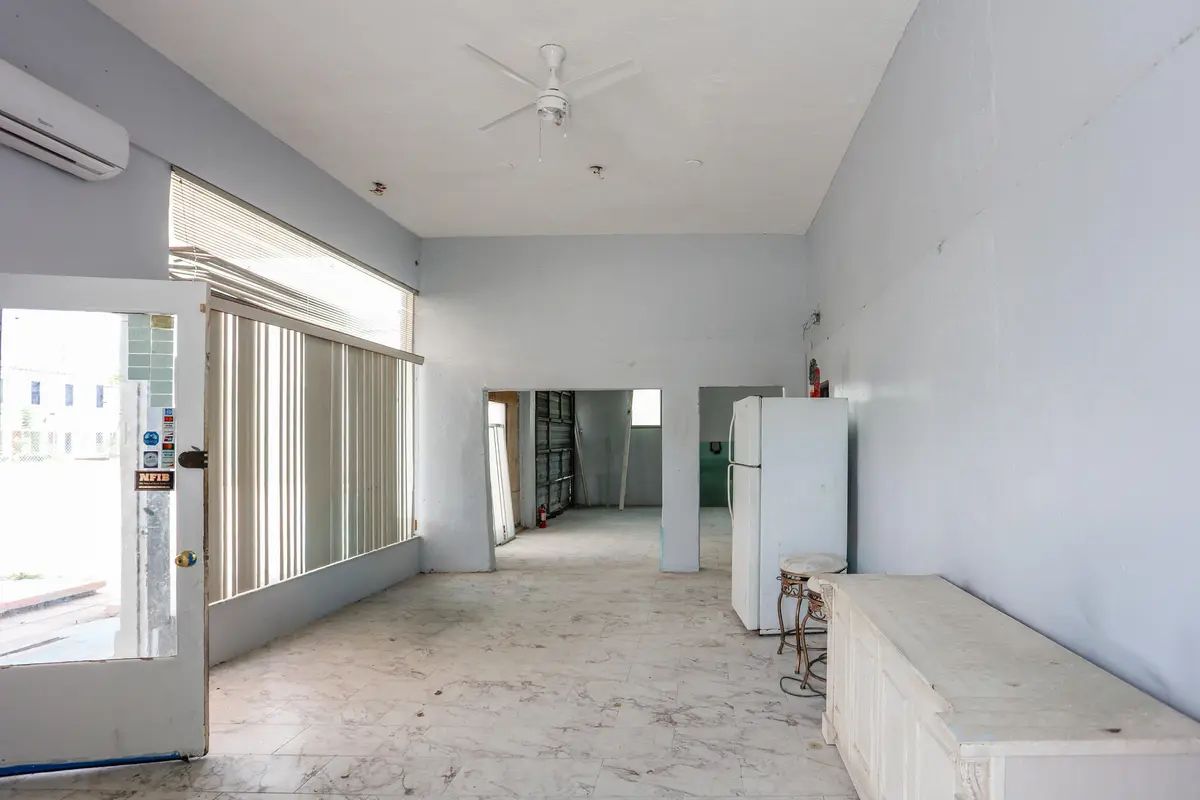 3X5A5377 at 1620 S Dixie Highway, Pompano Beach