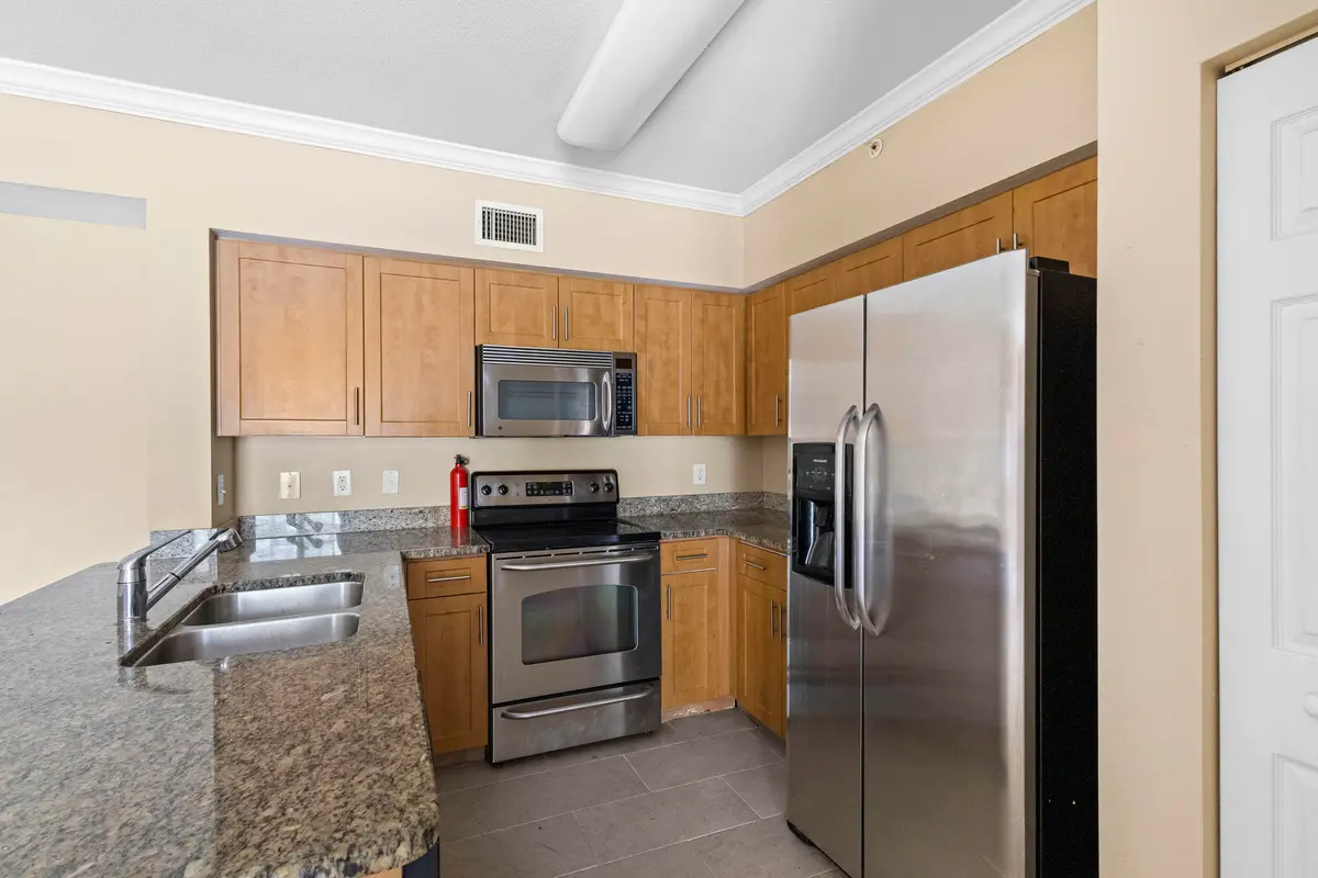 10_6450 emerald dunes dr west palm beac at 6450 Emerald Dunes Drive 103, West Palm Beach