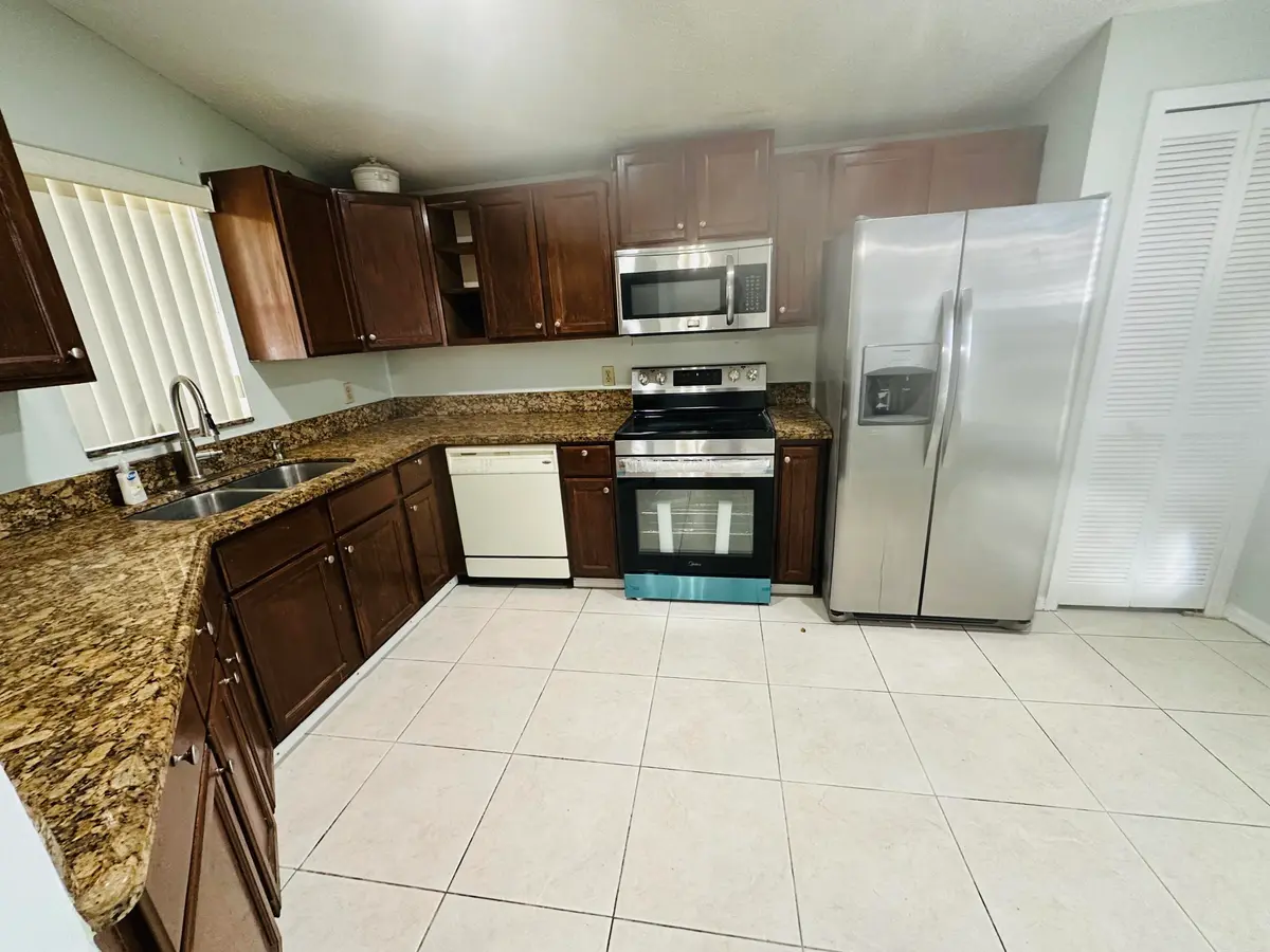 Kitchen at 5165 Foxhall Pl, West Palm Beach