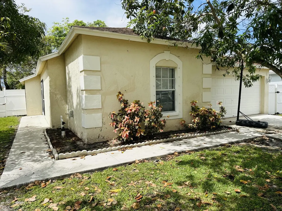 Front Exposure at 5165 Foxhall Pl, West Palm Beach