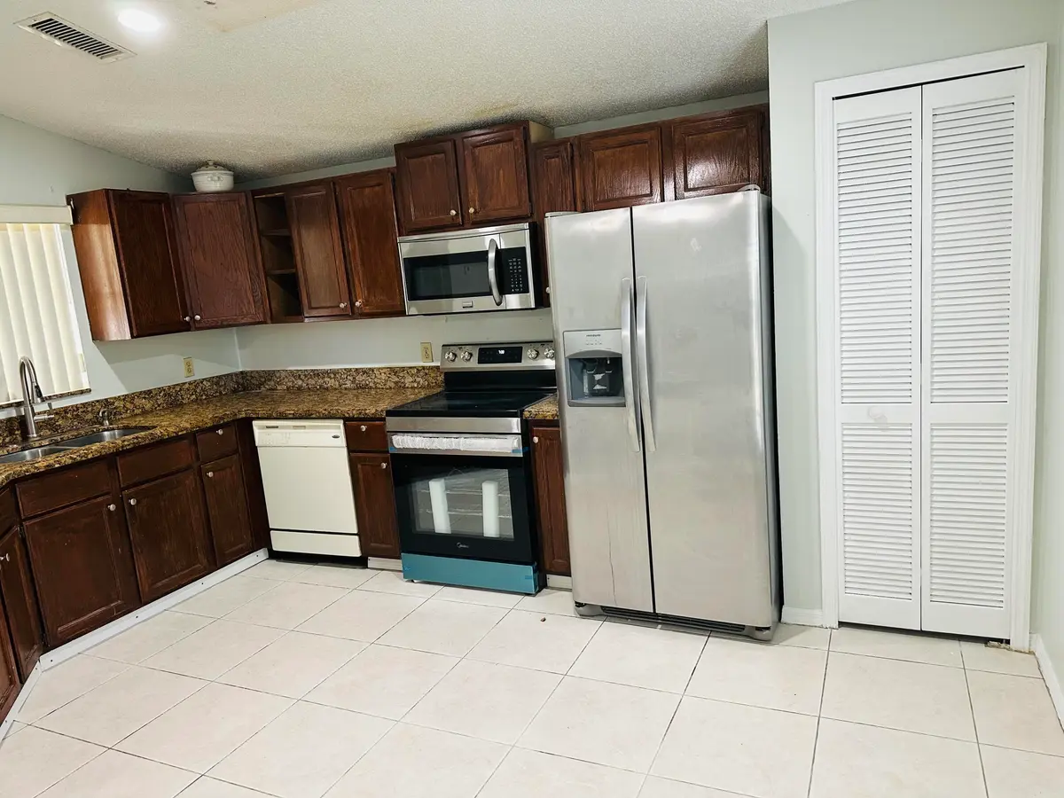 Kitchen at 5165 Foxhall Pl, West Palm Beach