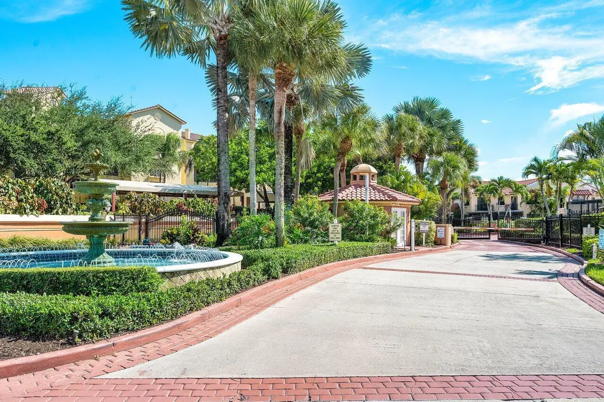 Community Amenities at 300 Uno Lago Drive 304, Juno Beach