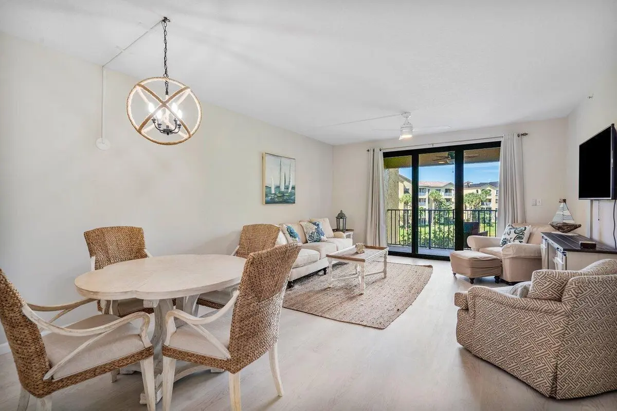 Dining Area at 300 Uno Lago Drive 304, Juno Beach