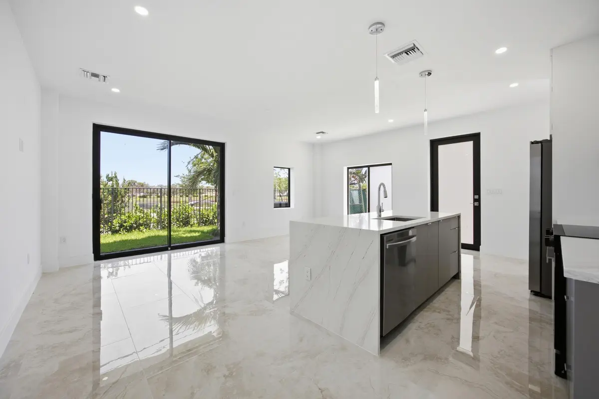 9_diningkitchen at 1542 NW 1st Avenue, Pompano Beach