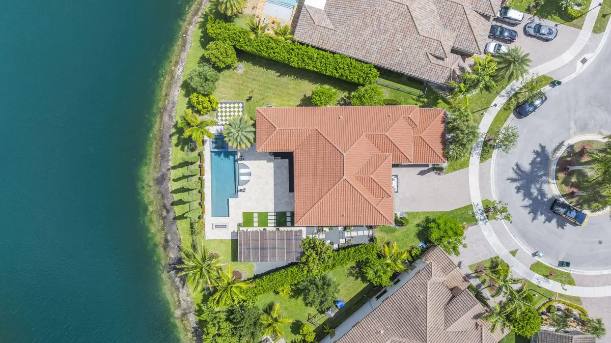 8861 Edgewater Bend - 17.jpg-vsuniqueid- at 8861 Edgewater Place, Parkland
