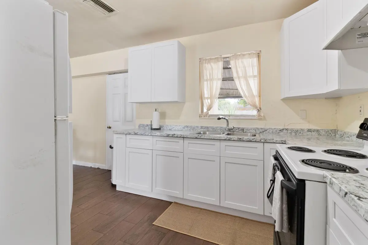 466A1036 at 3431 NW 4th Street, Lauderhill