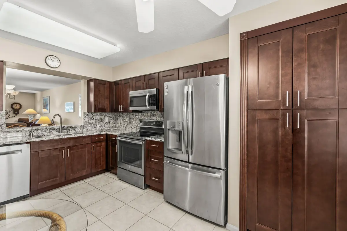 chef's kitchen at 12560 Majesty Circle 401, Boynton Beach