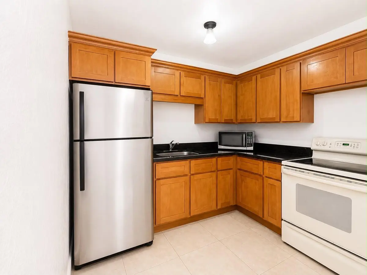 4f383b76-0d39-430b-9ad1-7d0880e54643 at 990 NW 1st Street 1, Miami