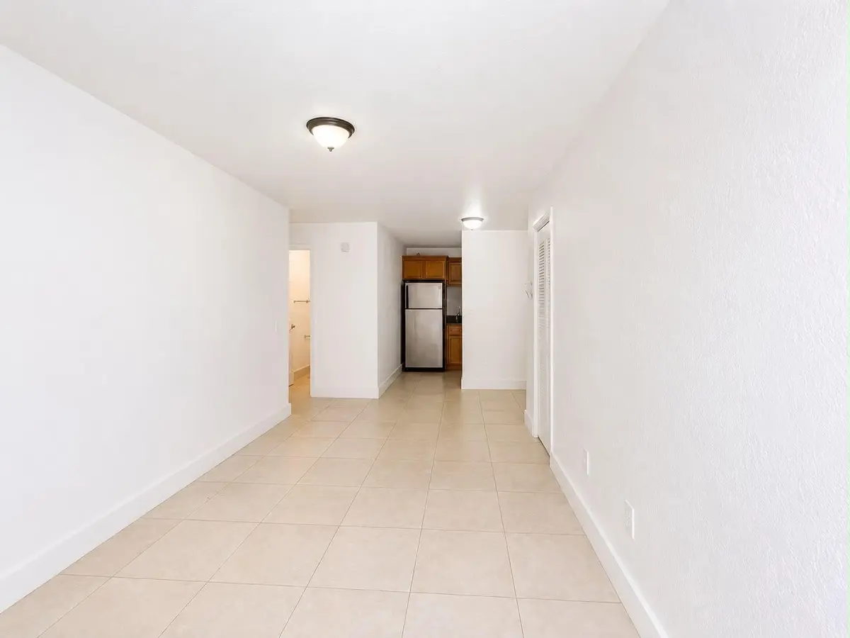 ea08ceb6-b5a4-4a60-9033-09eae7c14f2e at 990 NW 1st Street 1, Miami