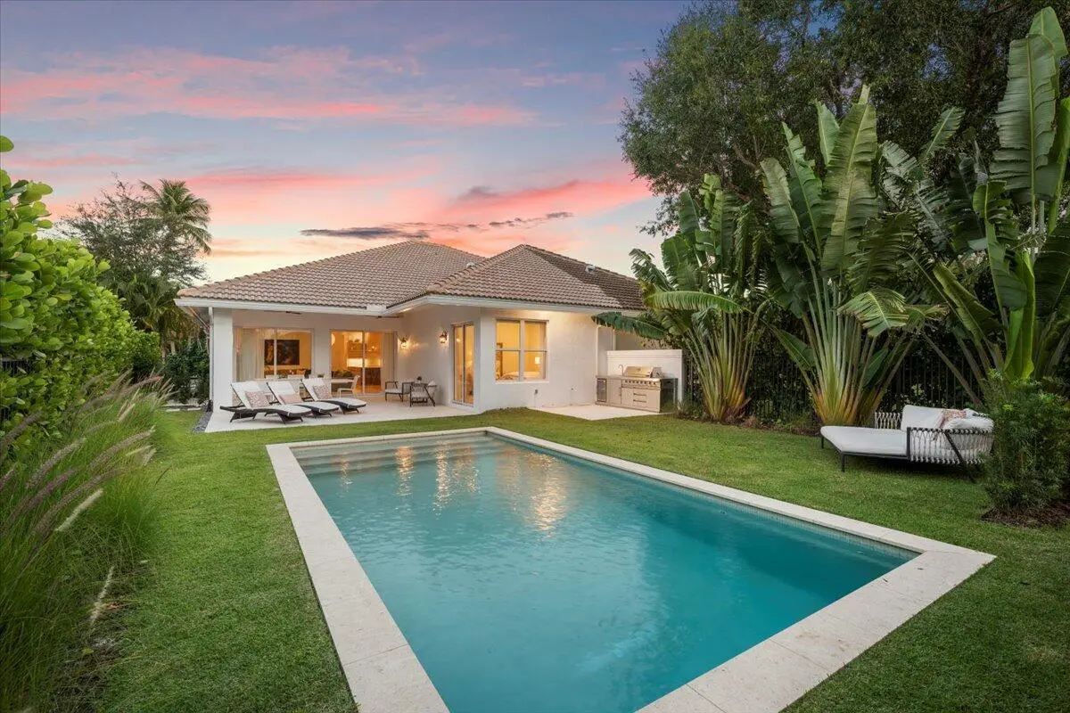Pool at 2951 Twin Oaks Way, Wellington