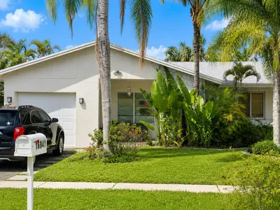 16841 Royal Poinciana Drive, Weston – Single Family Residence for sale