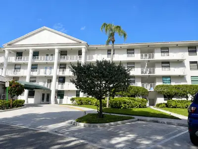 3516 Whitehall Drive 105, West Palm Beach – Condominium for sale