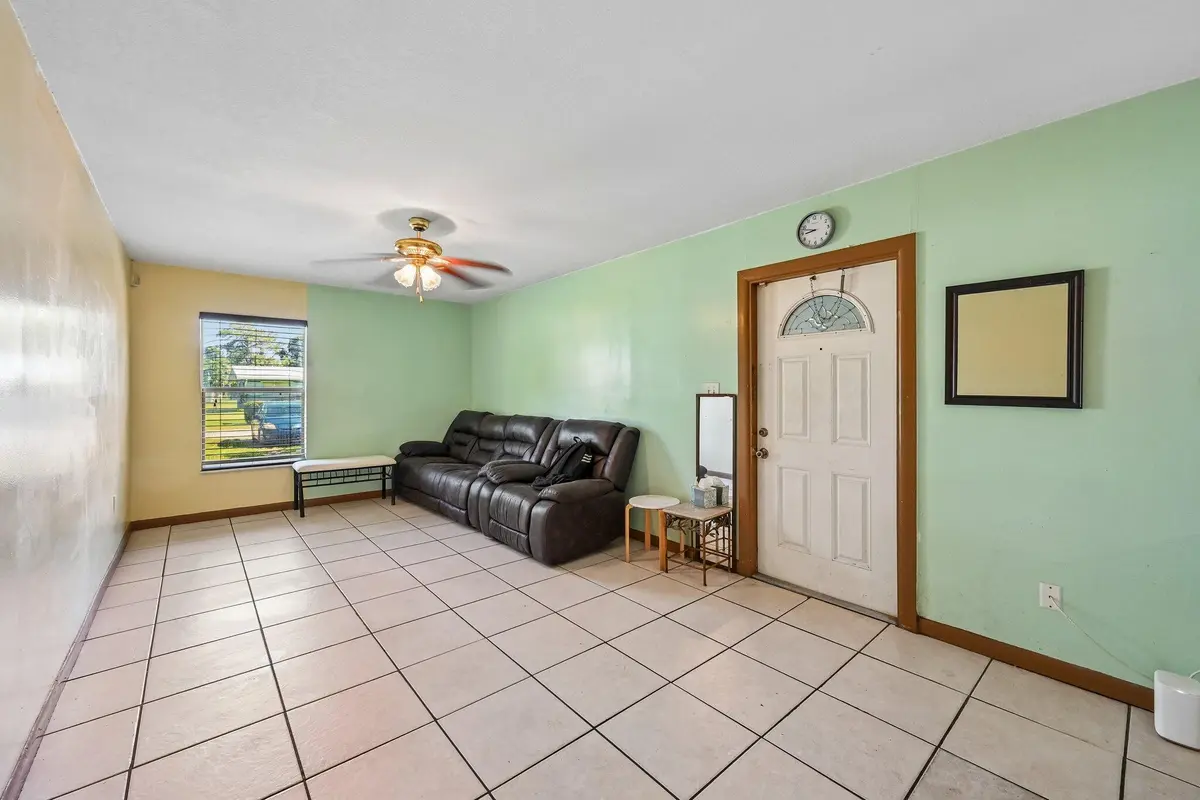 6-web-or-mls-Avenue S-S1206-006 at 3400 Avenue, Fort Pierce