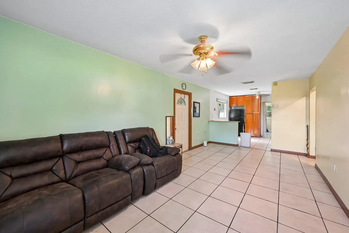 7-web-or-mls-Avenue S-S1206-007 at 3400 Avenue, Fort Pierce