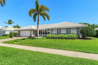 976 SW Mulberry Way, Boca Raton – Single Family Residence for sale