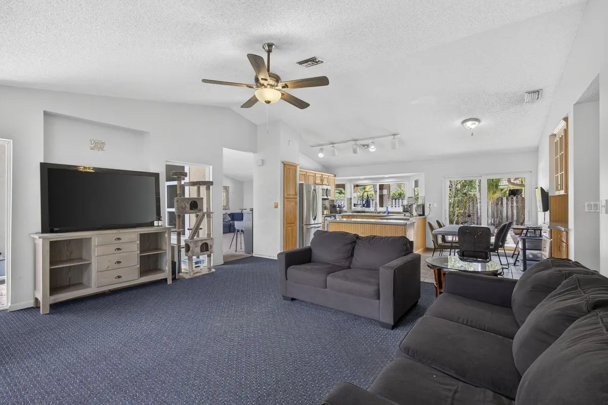 21-web-or-mls-BS1A1888 at 2171 Amesbury Circle, Wellington