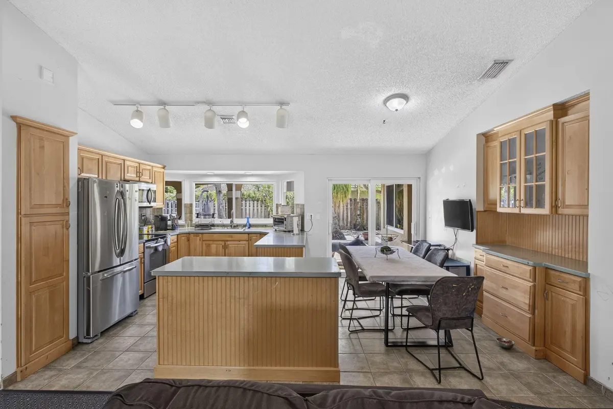 23-web-or-mls-BS1A1897 at 2171 Amesbury Circle, Wellington
