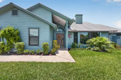 10705 SE Seabreeze Court, Hobe Sound – Single Family Residence for sale