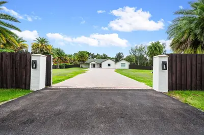 5700 SW 196th Lane, Southwest Ranches – Single Family Residence for sale