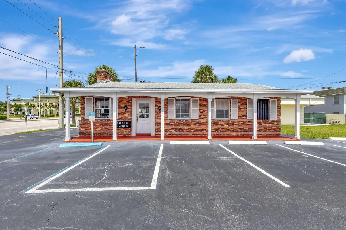 31-web-or-mls-5D1A9734 at 610 Northlake Boulevard, Lake Park