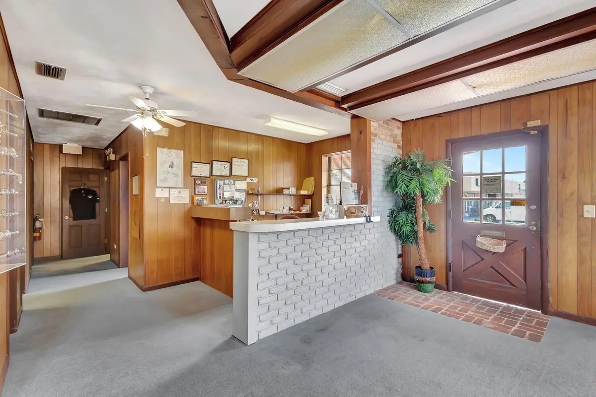 2-web-or-mls-5D1A9569 at 610 Northlake Boulevard, Lake Park