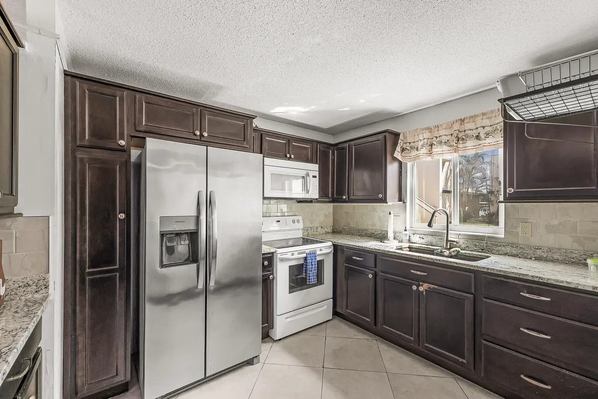1500 NE 13th Terrace G6, Jensen Beach, FL – photo 3
