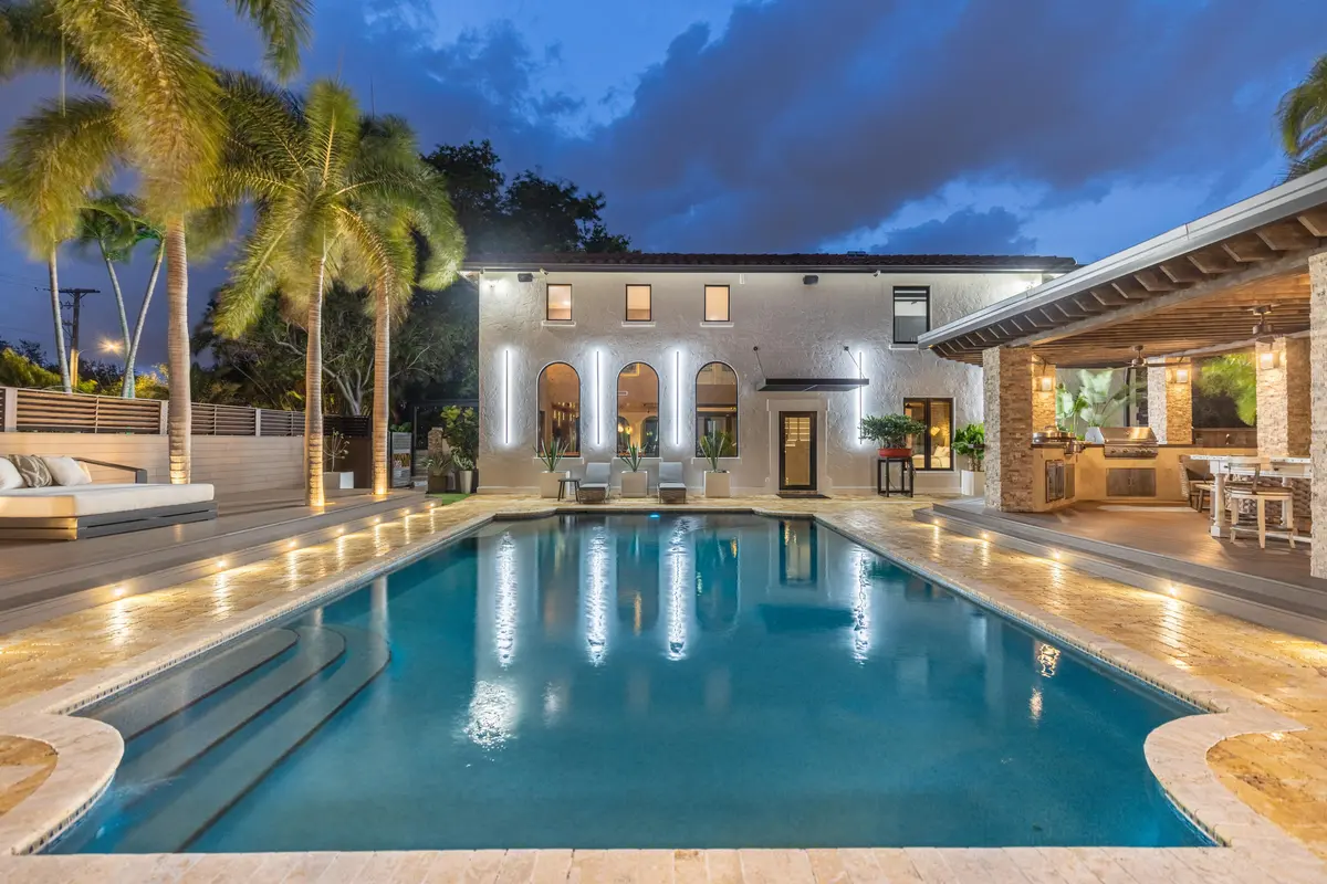 290 NW 6th Street, Boca Raton at 290 NW 6th Street, Boca Raton