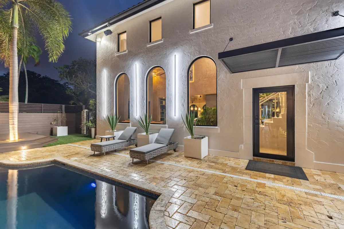 290 NW 6th Street, Boca Raton at 290 NW 6th Street, Boca Raton