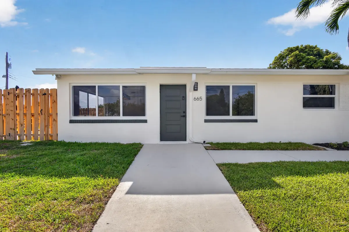 6-web-or-mls-5D1A9127 at 665 W 7th Street, Riviera Beach