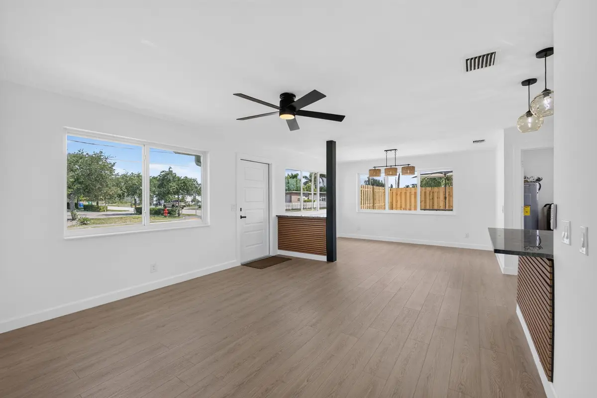 Light & bright at 665 W 7th Street, Riviera Beach
