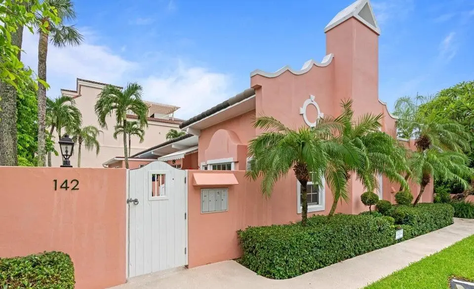 front at 142 Peruvian Avenue 102, Palm Beach