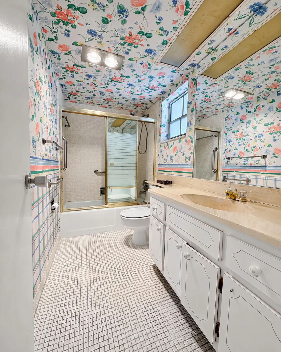 MASTER BATH 1 at 2900 N Palm Aire Drive 307, Pompano Beach