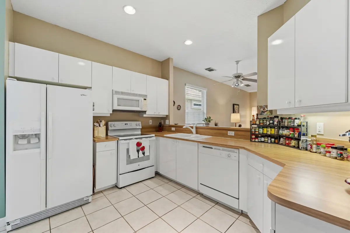 Kitchen at 638 SW Treasure Cove, Port St. Lucie