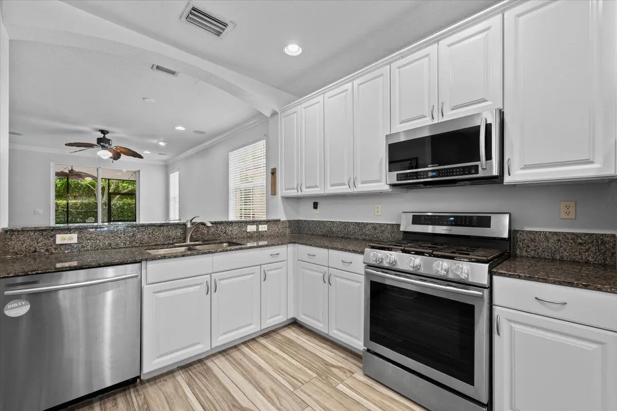 Updated Kitchen at 603 Castle Drive, Palm Beach Gardens