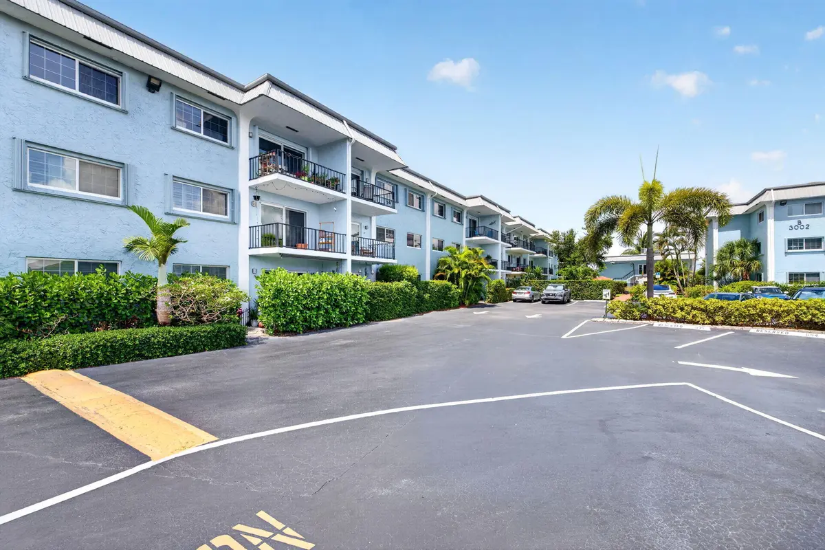 50-web-or-mls-b699A0270 at 3004 NE 5th Terrace 216-c, Wilton Manors
