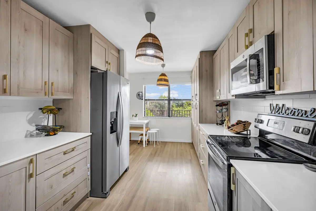 1-5 at 2705 NW 104th Avenue 406, Sunrise