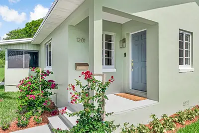 1201 N Palmway, Lake Worth Beach – sold