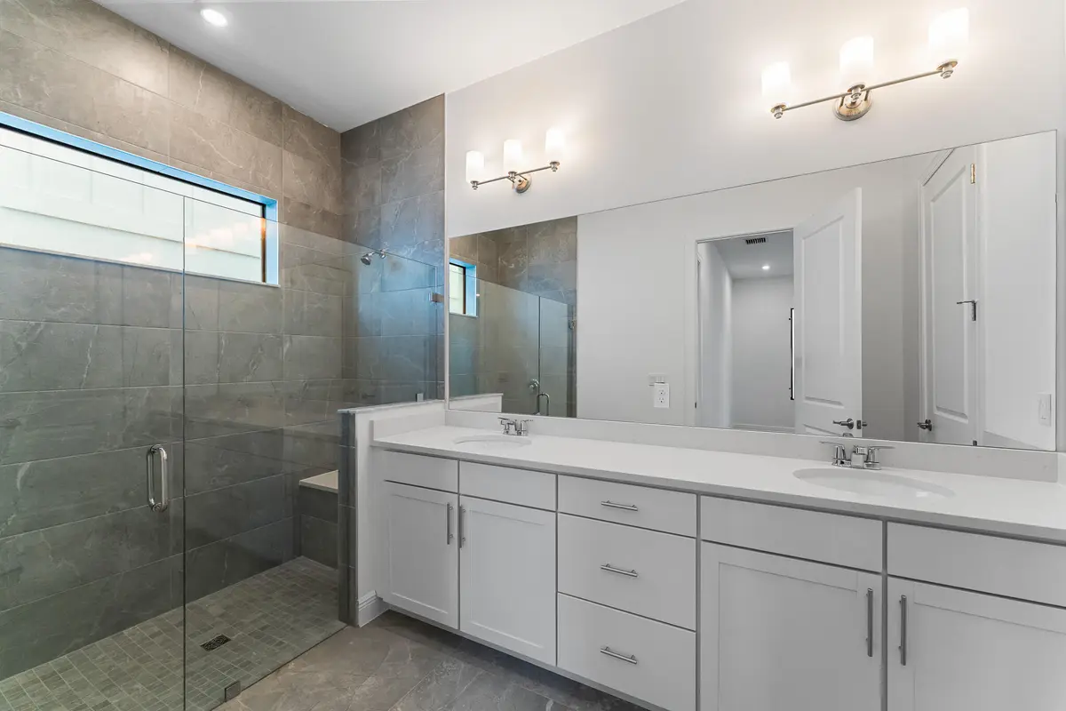 US_SEF_LIVINGSTONE_LOT 217_OWNERS BATH at 870 SW Newfield Avenue, Palm City